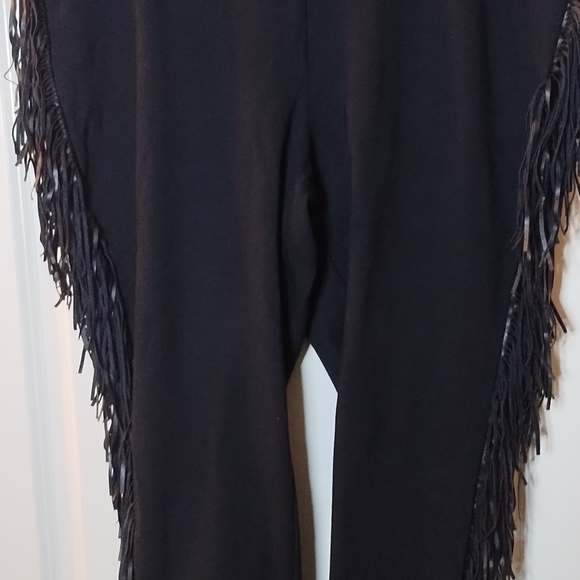 Giddy Up Cowgirl Fringe Capris - Picture 1 of 4